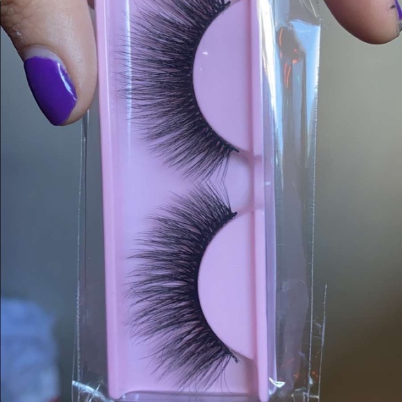 Lashes - Picture 8 of 8